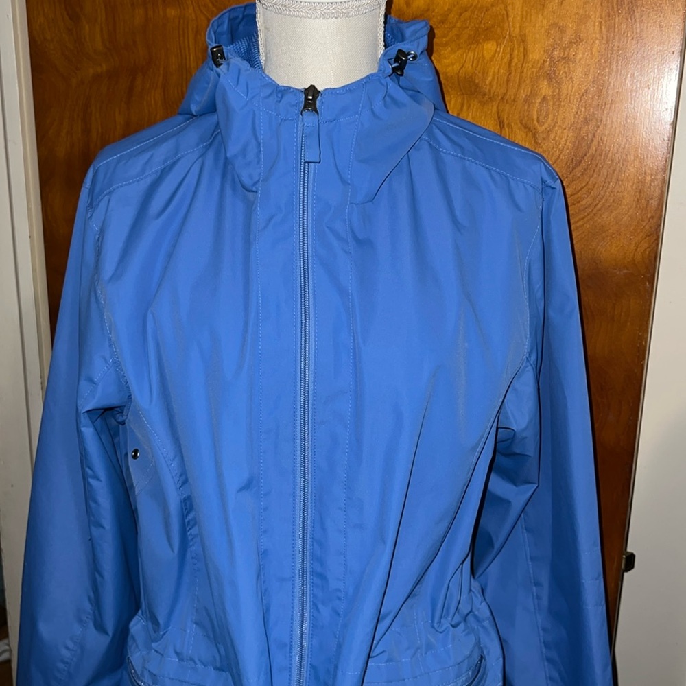 Natural Reflections Women’s XL Raincoat.